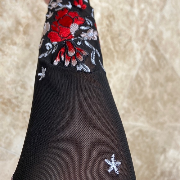 Mink Pink Embroidered Mesh Long Sleeve Top. Size XXS. NWT - Picture 8 of 8